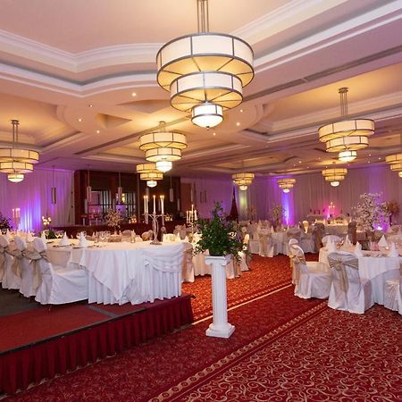 Hamlet Court Hotel Johnstown Bridge Экстерьер фото