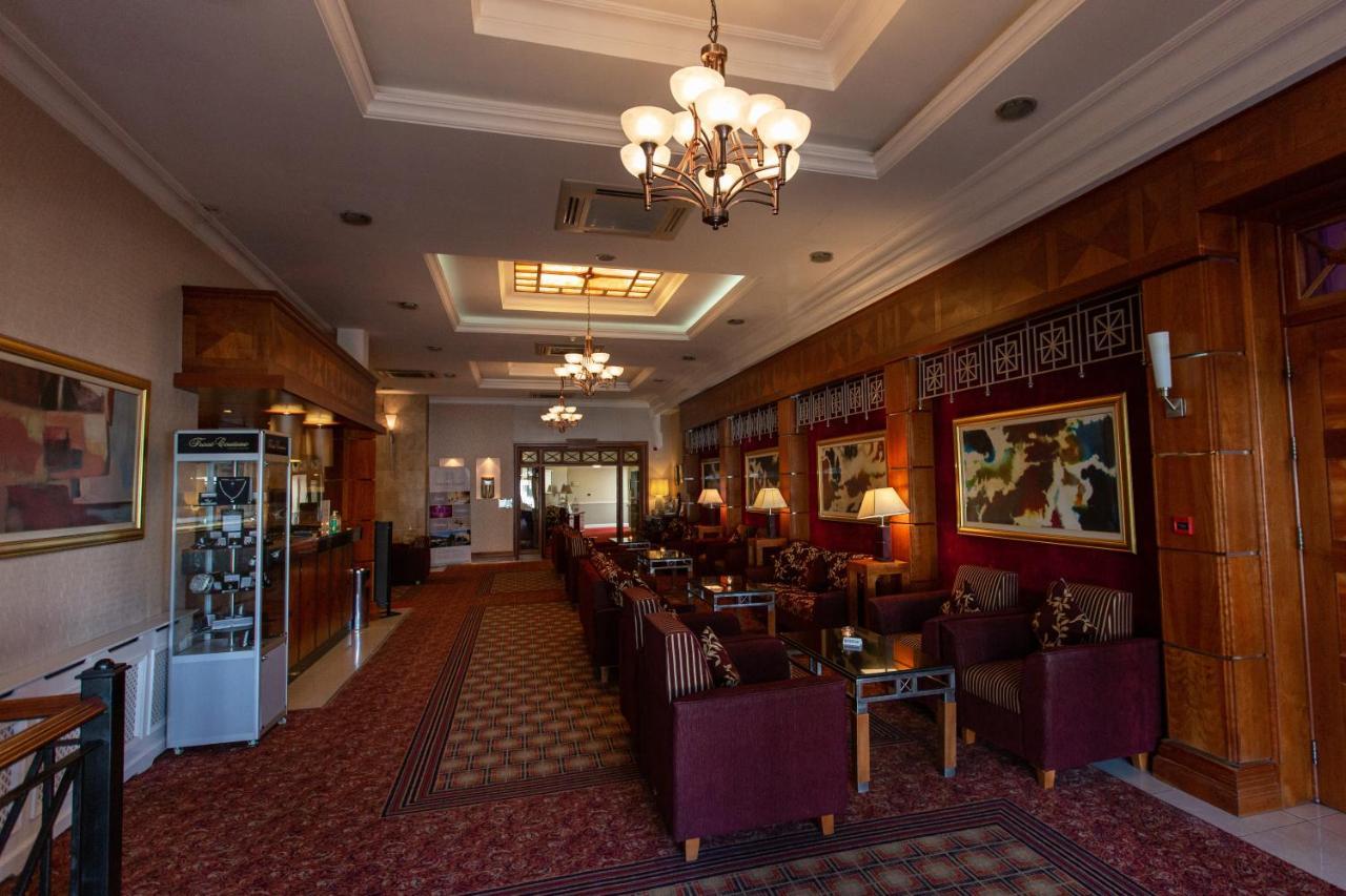 Hamlet Court Hotel Johnstown Bridge Экстерьер фото