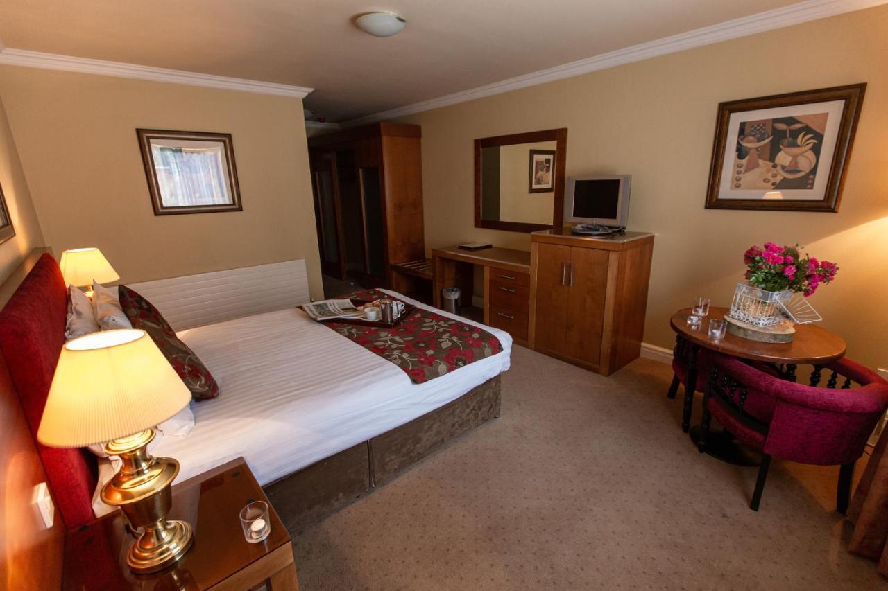 Hamlet Court Hotel Johnstown Bridge Экстерьер фото
