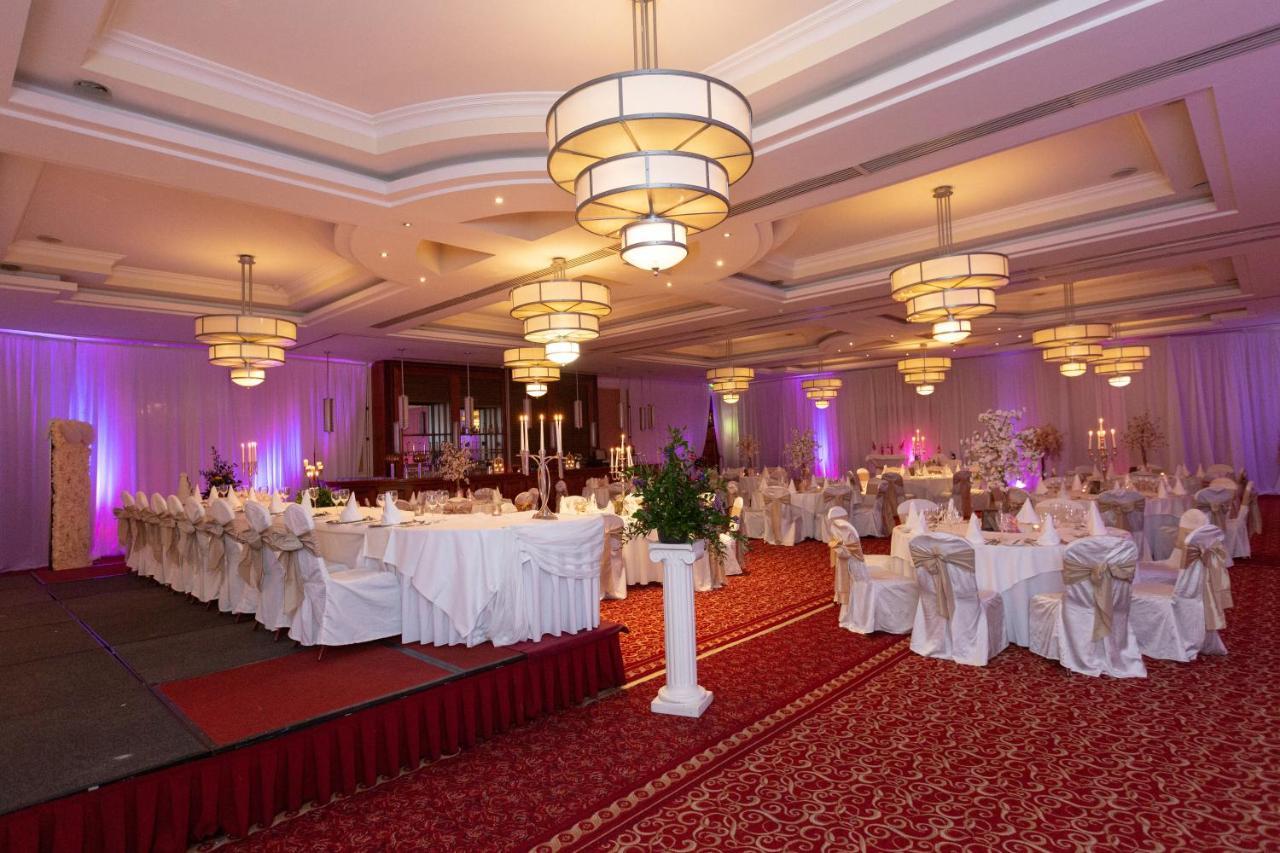 Hamlet Court Hotel Johnstown Bridge Экстерьер фото
