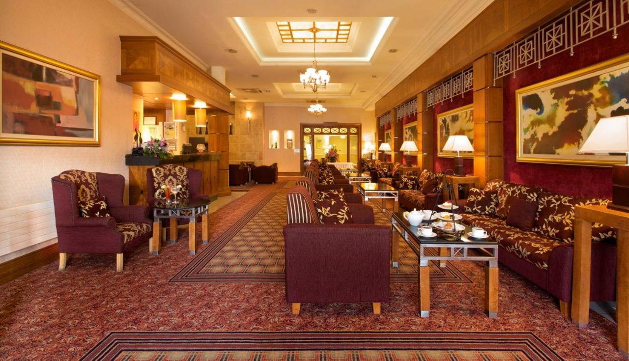Hamlet Court Hotel Johnstown Bridge Экстерьер фото